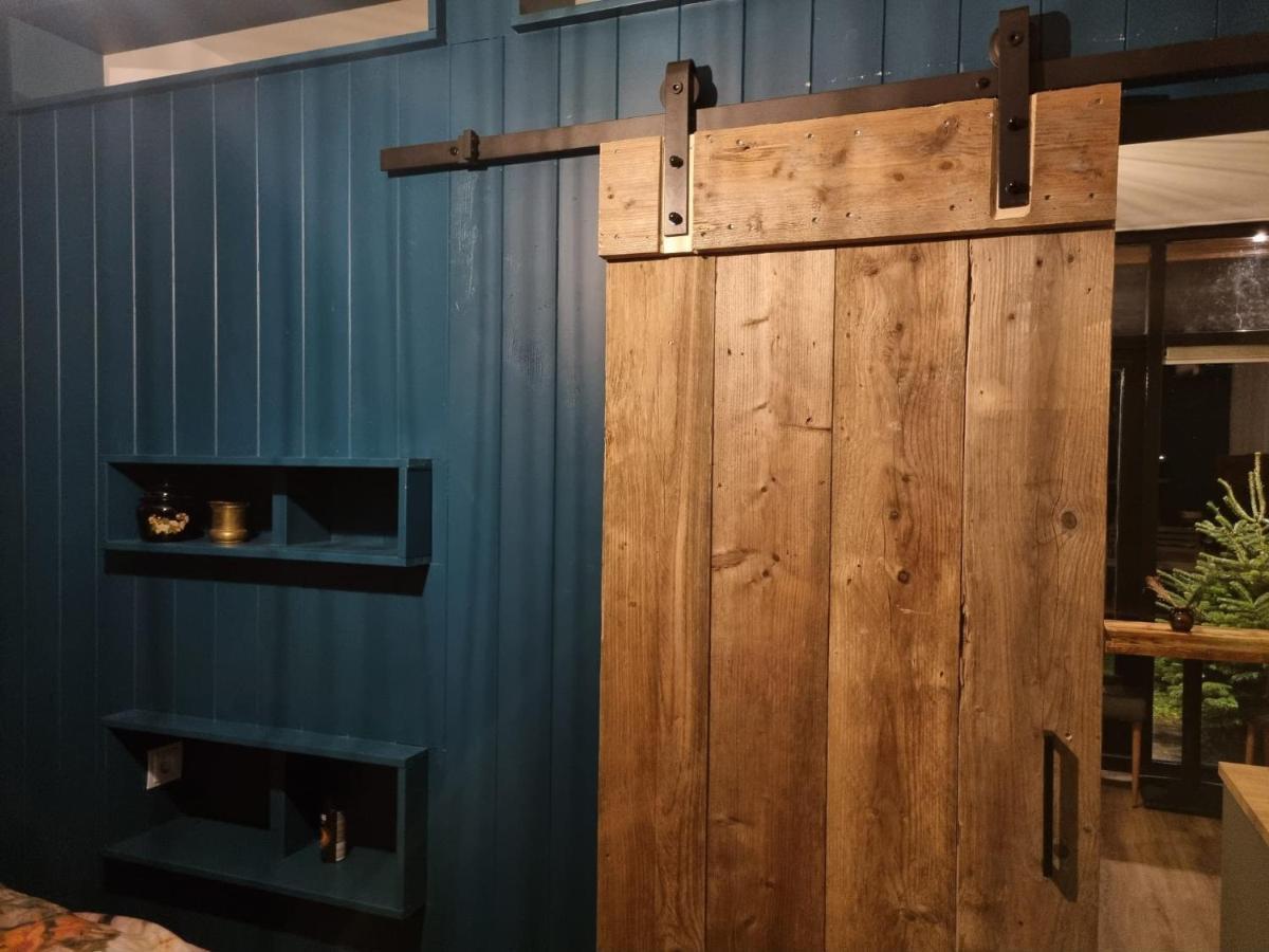 Tiny House In De Boomgaard Bed & Breakfast Stad aan 't Haringvliet Екстериор снимка